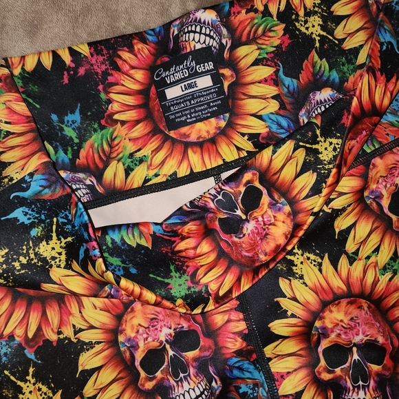 Skull sunflower CVG shorts, 7 in inseam - Picture 2 of 2